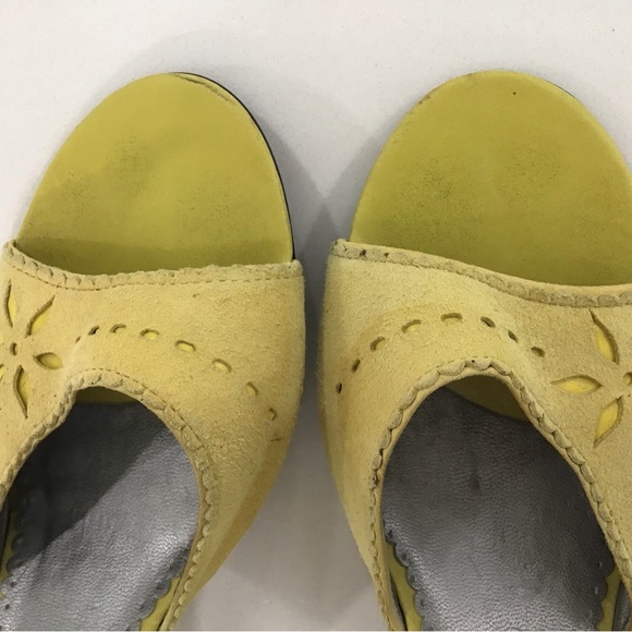 BCBGirls Yellow Suede 6.5 Heel - Picture 4 of 5